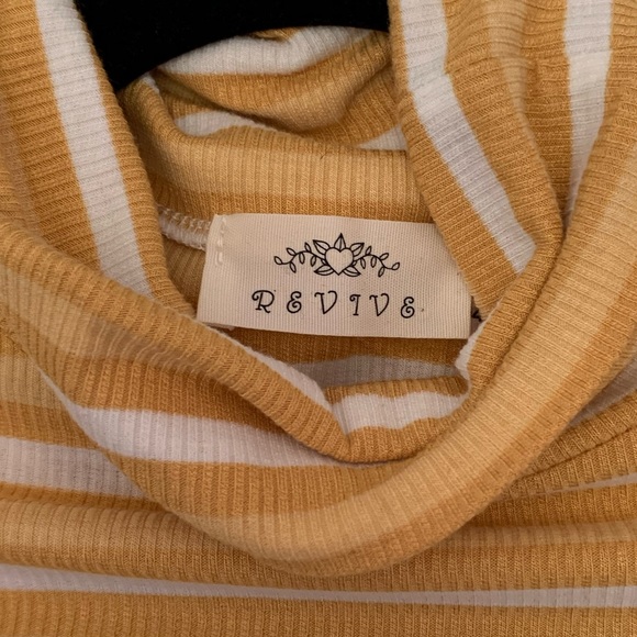 Long sleeve turtle neck! - Picture 2 of 2